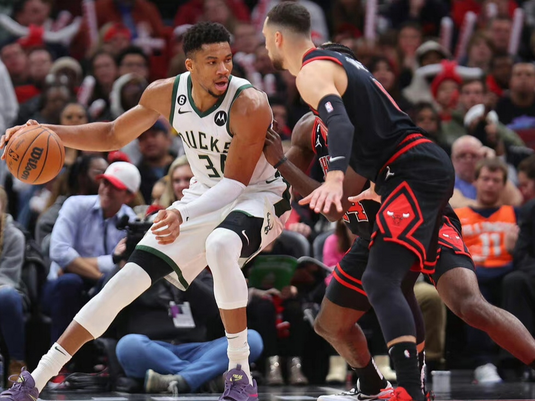 篮网主场惨败雄鹿,面对系列赛溃败 篮网主场惨败雄鹿,面对系列赛溃败